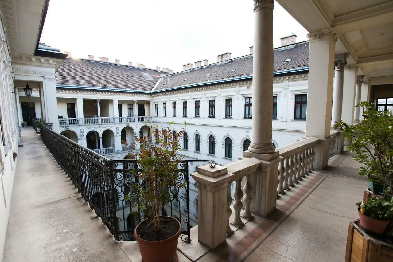Opera Apartment Budapešť 0*,  Maďarsko